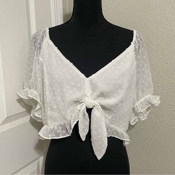 BCBGeneration NWOT White Front Tie Crop Top LARGE Polka Dot Delicate - Picture 1 of 11
